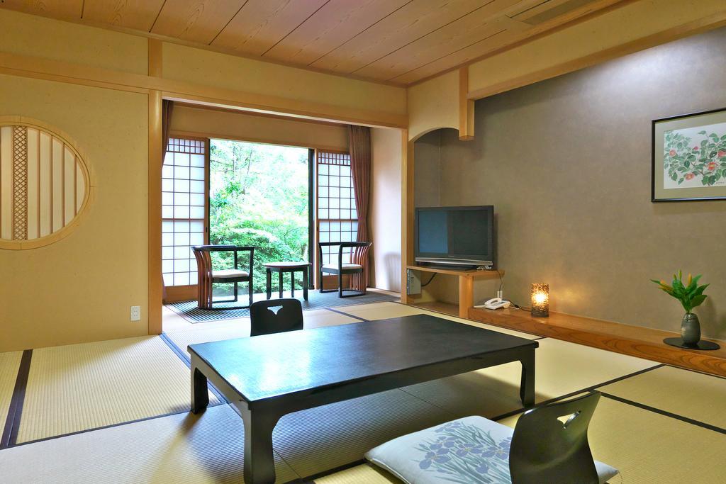 Yuraku Hotel Awara Habitación foto
