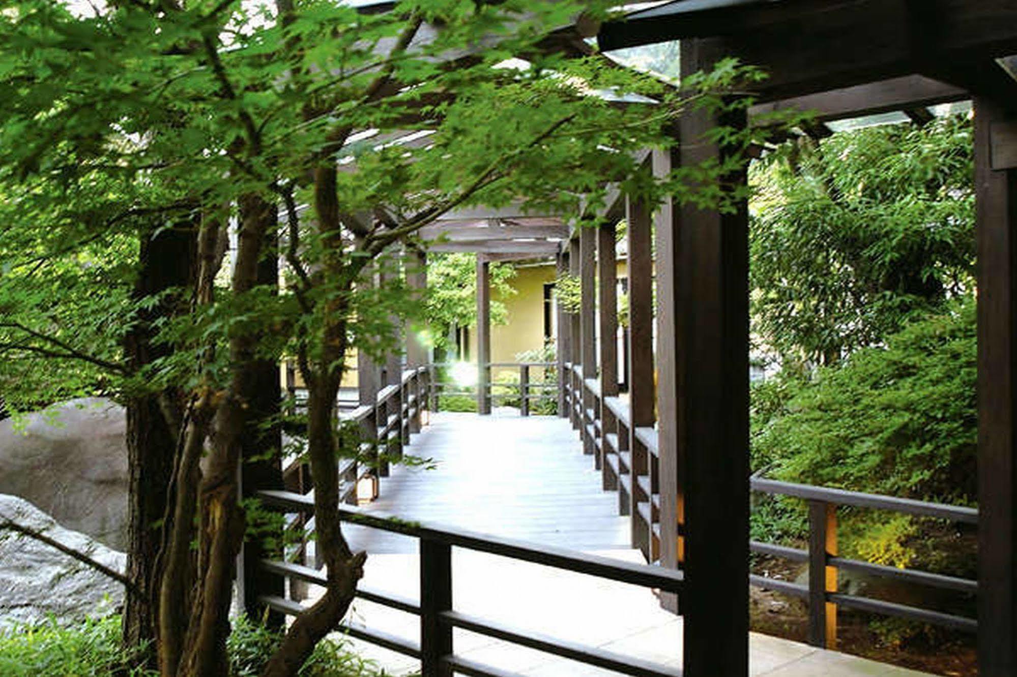 Yuraku Hotel Awara Exterior foto